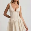 Robe A-line Sabina en broderie anglaise avec nœud, couleur ivoire Robe A-line Sabina en broderie anglaise avec nœud, couleur ivoire