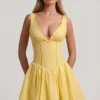 Robe A-line Sabina en broderie anglaise avec nœud, jaune pastel Robe A-line Sabina en broderie anglaise avec nœud, jaune pastel