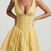 Robe A-line Sabina en broderie anglaise avec nœud, jaune pastel Robe A-line Sabina en broderie anglaise avec nœud, jaune pastel