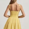 Robe A-line Sabina en broderie anglaise avec nœud, jaune pastel Robe A-line Sabina en broderie anglaise avec nœud, jaune pastel