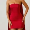 Robe A-line sans bretelles Camila avec détail foulard, rouge écarlate Robe A-line sans bretelles Camila avec détail foulard, rouge écarlate