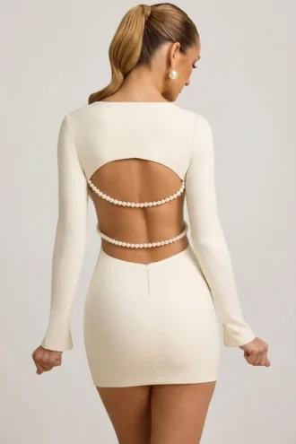 Robe Akari à découpes et détails perles, couleur ivoire