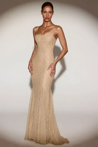 Robe Alabelle en dentelle métallisée à godets et traîne en V, couleur or