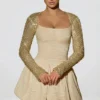 Robe Aletta à ourlet bouffant orné de paillettes dorées Robe Aletta à ourlet bouffant orné de paillettes dorées