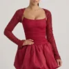 Robe Aletta à ourlet bouffant orné, rouge Robe Aletta à ourlet bouffant orné, rouge