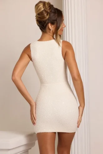 Robe Alsace à encolure carrée ornée, en blanc