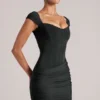Robe Alva à encolure en cœur, couleur noire Robe Alva à encolure en cœur, couleur noire