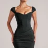 Robe Alva à encolure en cœur, couleur noire Robe Alva à encolure en cœur, couleur noire
