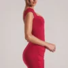 Robe Alva à encolure en cœur, couleur rouge cerise Robe Alva à encolure en cœur, couleur rouge cerise