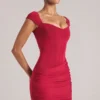 Robe Alva à encolure en cœur, couleur rouge cerise Robe Alva à encolure en cœur, couleur rouge cerise