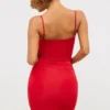 Robe Aniela en jersey moulant avec découpes et détails roses, rouge écarlate Robe Aniela en jersey moulant avec découpes et détails roses, rouge écarlate
