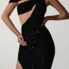 Robe asymétrique à découpes et ornements Persephone, en noir Robe asymétrique à découpes et ornements Persephone, en noir