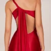 Robe asymétrique à nouer dans le dos Adelina, couleur rose rouge Robe asymétrique à nouer dans le dos Adelina, couleur rose rouge