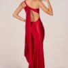 Robe asymétrique à nouer dans le dos Adelina, couleur rose rouge Robe asymétrique à nouer dans le dos Adelina, couleur rose rouge
