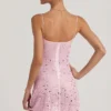 Robe Averie transparente à encolure carrée et ornements, couleur rose Robe Averie transparente à encolure carrée et ornements, couleur rose