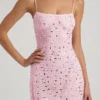 Robe Averie transparente à encolure carrée et ornements, couleur rose Robe Averie transparente à encolure carrée et ornements, couleur rose