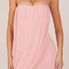 Robe bandeau drapée Alessandra en rose poudré Robe bandeau drapée Alessandra en rose poudré