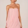 Robe bandeau drapée Alessandra en rose poudré Robe bandeau drapée Alessandra en rose poudré