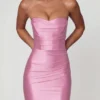 Robe bandeau froncée Yesenia en rose pâle Robe bandeau froncée Yesenia en rose pâle