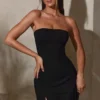 Robe Brielle à encolure bandeau, couleur noire Robe Brielle à encolure bandeau, couleur noire