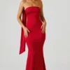 Robe bustier Mandi à détails foulard en rouge écarlate Robe bustier Mandi à détails foulard en rouge écarlate