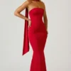 Robe bustier Mandi à détails foulard en rouge écarlate Robe bustier Mandi à détails foulard en rouge écarlate