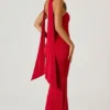 Robe bustier Mandi à détails foulard en rouge écarlate Robe bustier Mandi à détails foulard en rouge écarlate