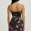 Robe bustier structurée Liliosa à volants en imprimé floral noir Robe bustier structurée Liliosa à volants en imprimé floral noir