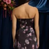 Robe bustier structurée Liliosa à volants en imprimé floral noir Robe bustier structurée Liliosa à volants en imprimé floral noir