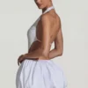Robe Cece à ourlet bouffant et découpes ornées, en blanc Robe Cece à ourlet bouffant et découpes ornées, en blanc