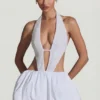 Robe Cece à ourlet bouffant et découpes ornées, en blanc Robe Cece à ourlet bouffant et découpes ornées, en blanc