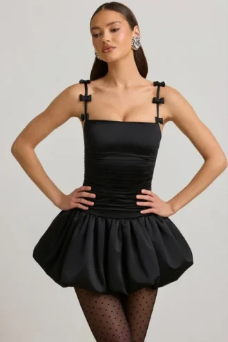 Robe Cirilla à volants et nœud, ourlet bouffant, en noir