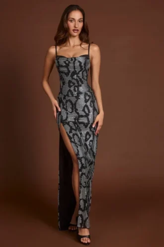 Robe à col bénitier Velia ornée d&rsquo;un motif serpent argenté