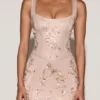 Robe corset à encolure dégagée et appliqués décoratifs Vasanta, couleur or Robe corset à encolure dégagée et appliqués décoratifs Vasanta, couleur or