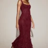 Robe corset à encolure dégagée et appliqués décoratifs Vasanta, couleur rouge vin Robe corset à encolure dégagée et appliqués décoratifs Vasanta, couleur rouge vin