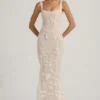 Robe corset à encolure dégagée et appliqués décoratifs Vasanta, en blanc Robe corset à encolure dégagée et appliqués décoratifs Vasanta, en blanc