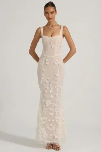 Robe corset à encolure dégagée et appliqués décoratifs Vasanta, en blanc