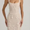 Robe corset à encolure dégagée et appliqués décoratifs Vasanta, en blanc Robe corset à encolure dégagée et appliqués décoratifs Vasanta, en blanc