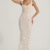 Robe corset à encolure dégagée et appliqués décoratifs Vasanta, en blanc Robe corset à encolure dégagée et appliqués décoratifs Vasanta, en blanc