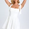 Robe corset froncée Marianna en blanc Robe corset froncée Marianna en blanc