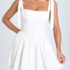 Robe corset froncée Marianna en blanc Robe corset froncée Marianna en blanc
