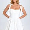 Robe corset froncée Marianna en blanc Robe corset froncée Marianna en blanc