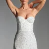 Robe corset sans bretelles Crystella ornée, en blanc Robe corset sans bretelles Crystella ornée, en blanc