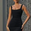 Robe corset structurée drapée Brittany en noir Robe corset structurée drapée Brittany en noir