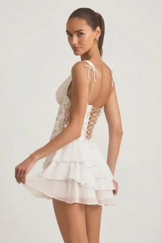 Robe corset à volants et ornements Sakura, couleur ivoire