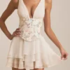 Robe corset à volants et ornements Sakura, couleur ivoire Robe corset à volants et ornements Sakura, couleur ivoire