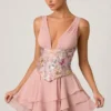 Robe corset à volants et ornements Sakura, rose à fleurs Robe corset à volants et ornements Sakura, rose à fleurs