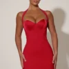 Robe courte A-line à col licou Lenore avec détails en forme de cœur, en rouge Robe courte A-line à col licou Lenore avec détails en forme de cœur, en rouge