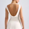 Robe courte A-line à dos drapé et épaules dénudées Tigen, couleur ivoire