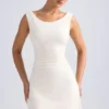 Robe courte A-line à dos drapé et épaules dénudées Tigen, couleur ivoire